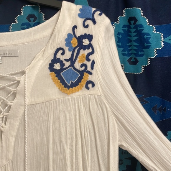 LOVERS + FRIENDS Embroidered Peasant Top - Picture 5 of 7